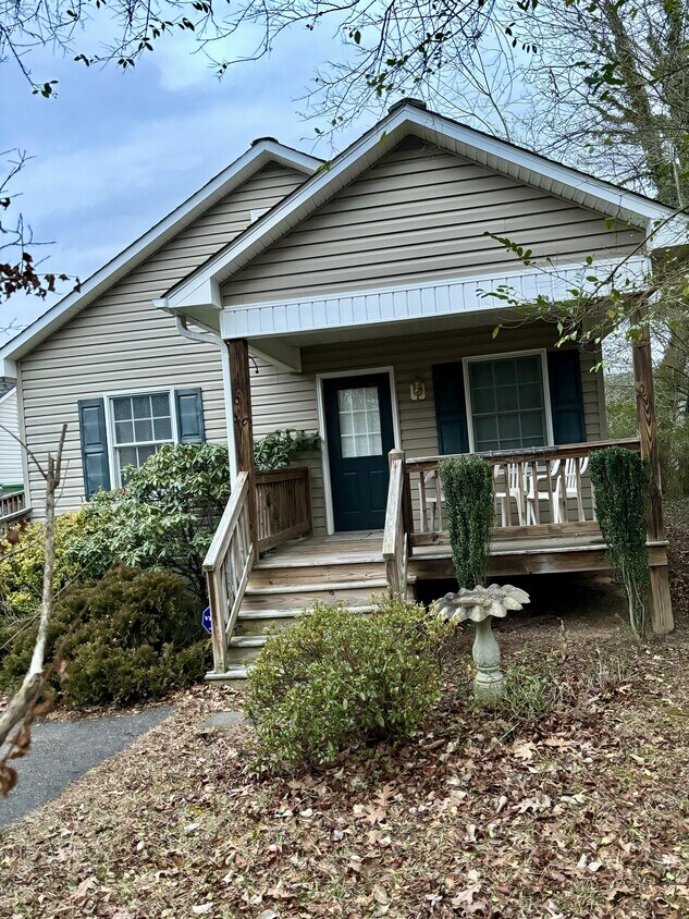 21 Broadview Dr, Asheville, NC 28803 House Rental in Asheville, NC