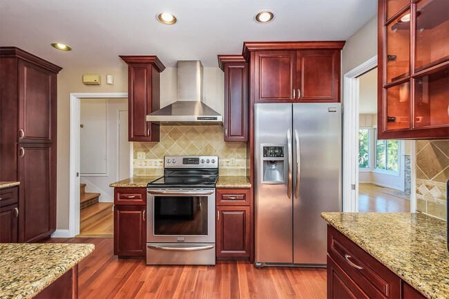 Photo - 1948 Oak Crest Dr House