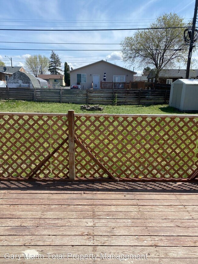 Building Photo - 3 br, 1 bath House - 827 Hawthorne Dr
