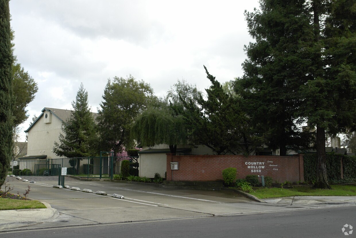 Foto del edificio - Country Hollow Apartments