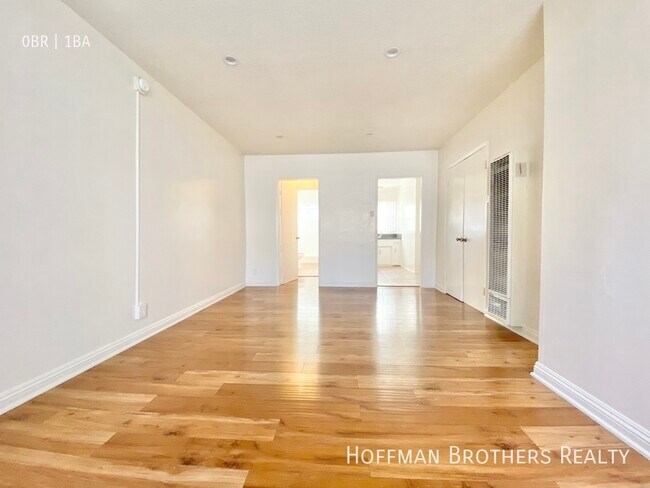 Building Photo - 919 S Fedora St