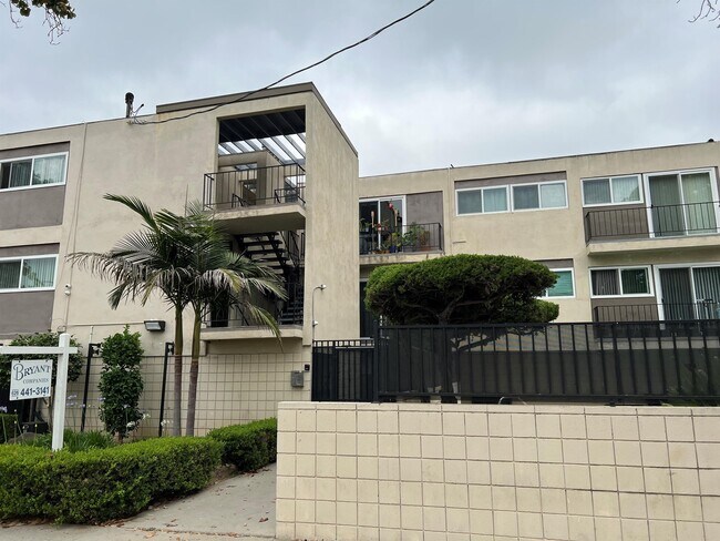 Building Photo - 915 N Stoneman Ave