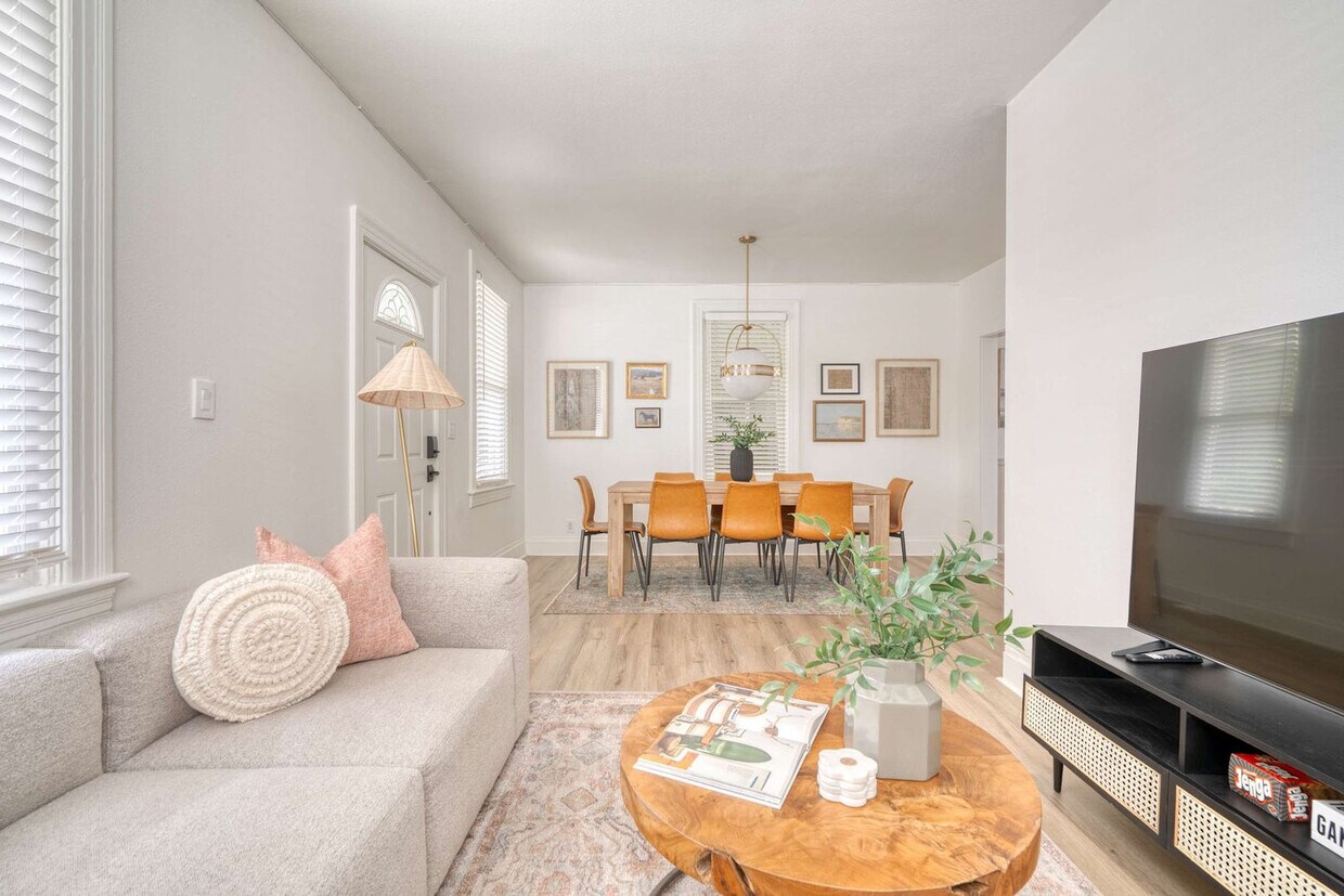 Primary Photo - 4128 N Montana Ave