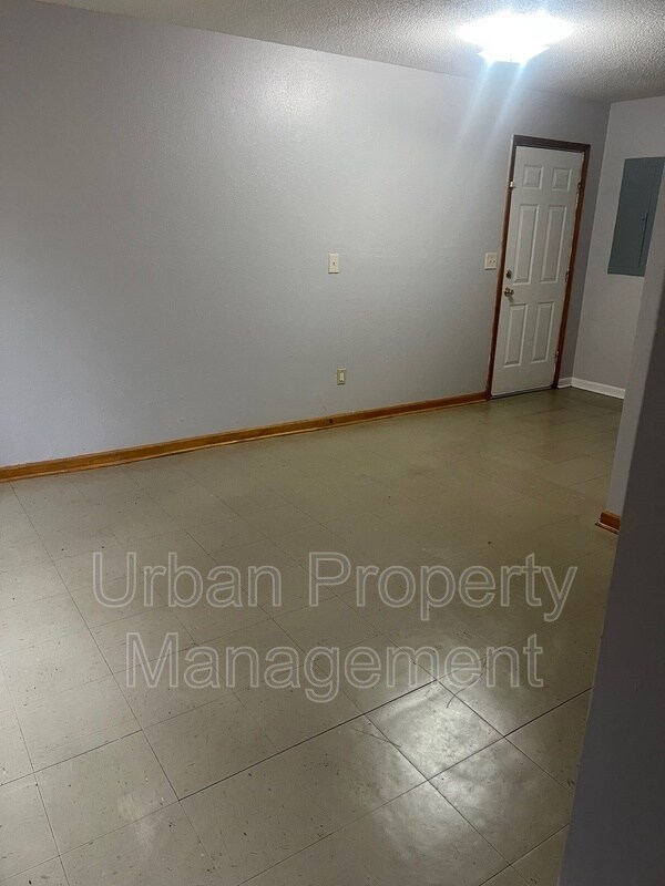 Foto del edificio - 429 Simpson Ave