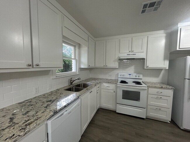 Foto del edificio - Newly renovated 3 bedroom in Central Waco