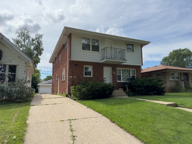 Building Photo - 2407 S 68th St