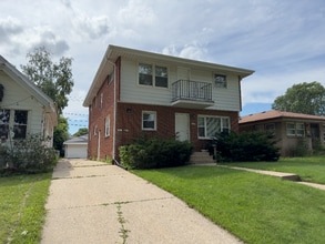 Building Photo - 2407 S 68th St