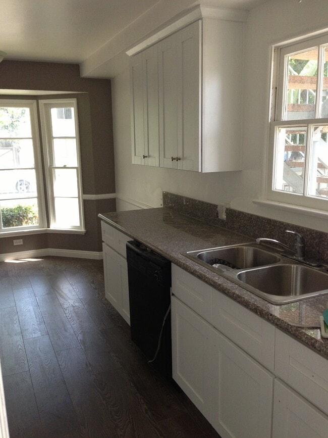 Foto del edificio - 5551 Noble Ave