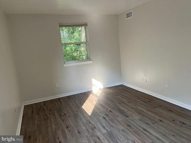 Foto del edificio - 7203 Fowler St