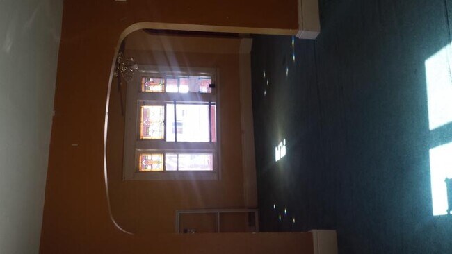 Foto del edificio - 503 E Utica St