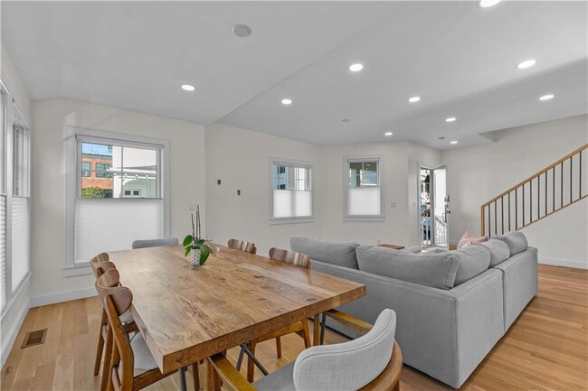 Building Photo - 9 Calvert St