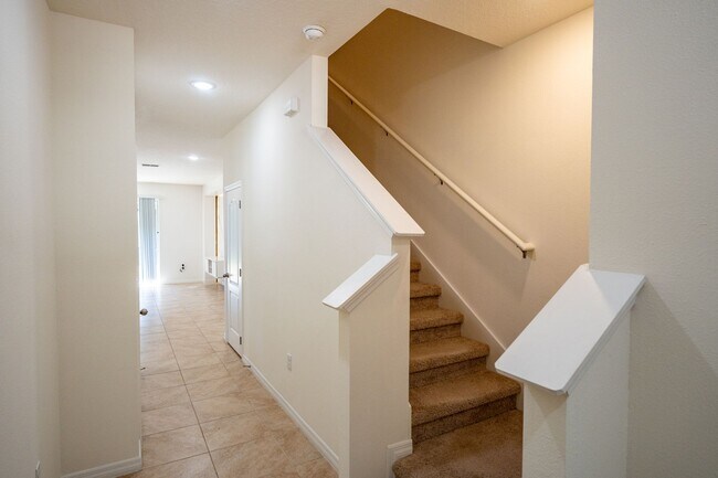 Foto del edificio - 1248 Yellow Finch Dr