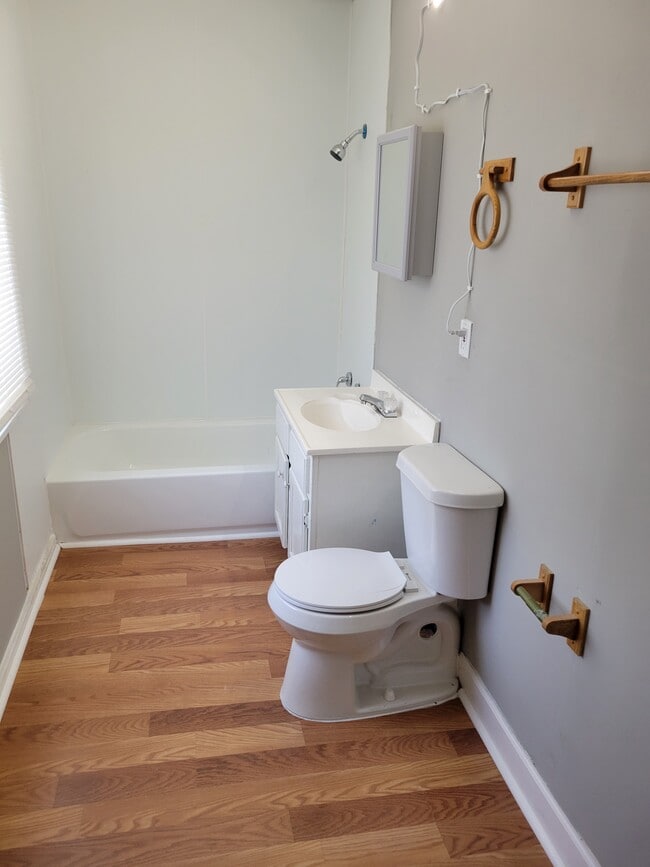 Building Photo - 324 57th St