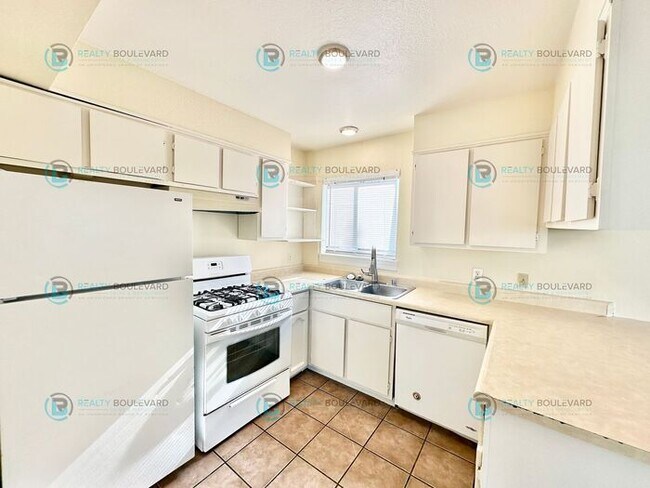 Building Photo - Welcome to your dream home in Northeast Re...