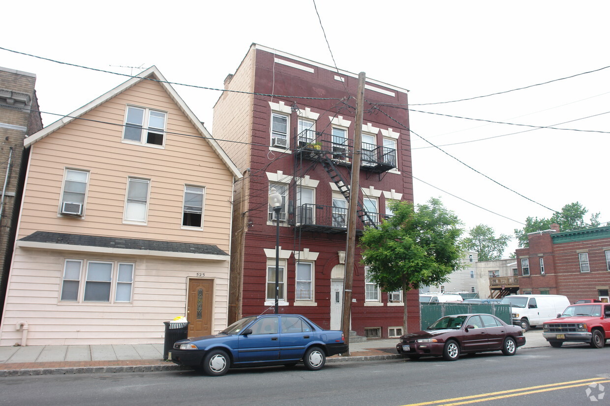 Primary Photo - 527 State St