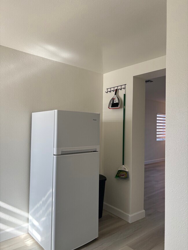 Foto del edificio - 2037 N Brighton St