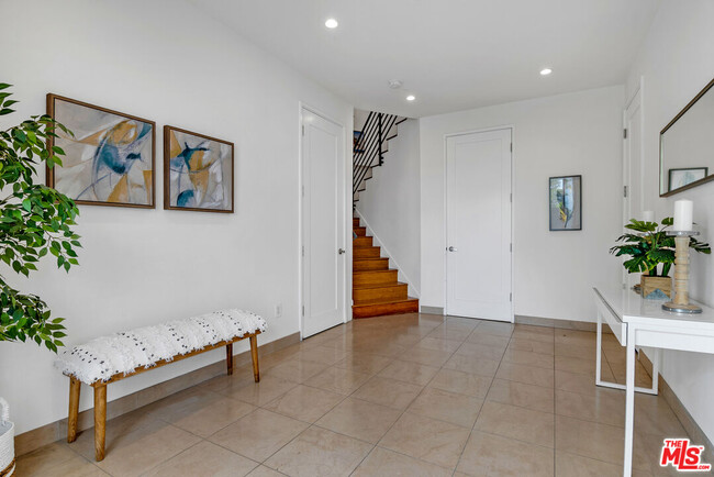 Foto del edificio - 8200 Mannix Dr