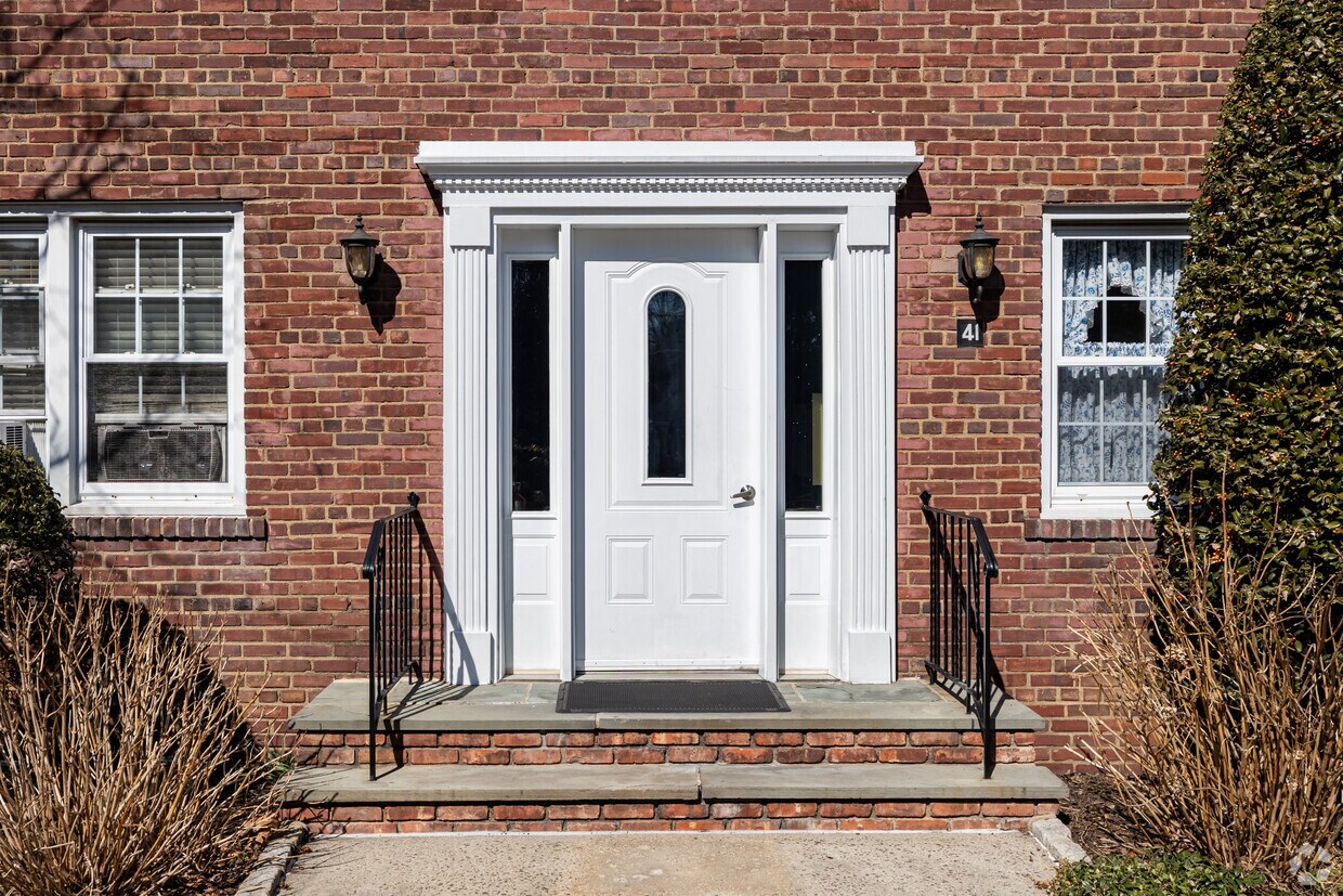 Entrance - 33-47 Floral Blvd