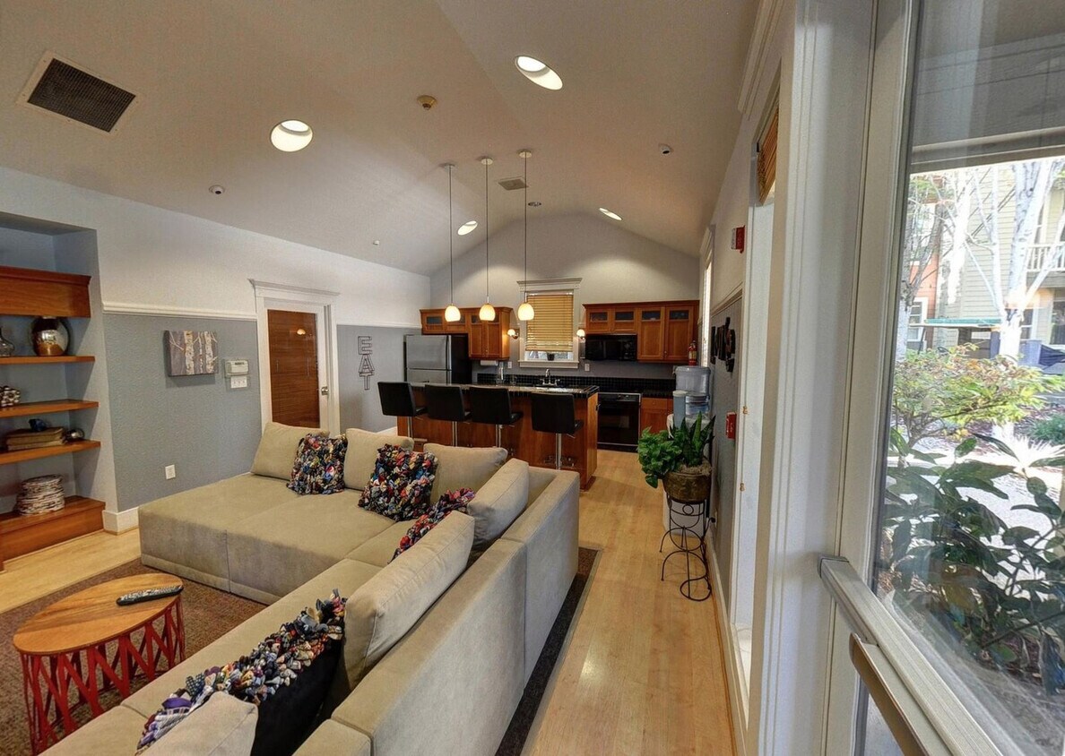 Primary Photo - 15021 SW Millikan Way