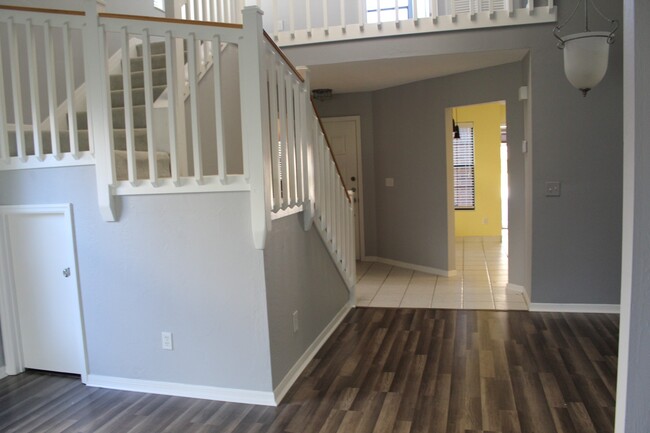 Building Photo - Spacious Townhome in Pelican Bay!