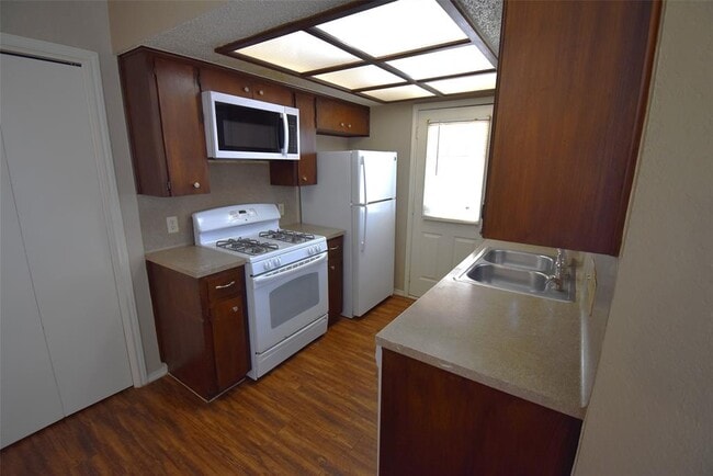 Building Photo - 1802 Rawhide Loop