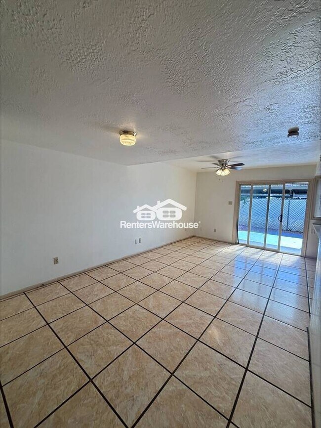 Building Photo - 2 BD, 2 BA, 2 Carport Townhouse - - Great Central Phoenix location!