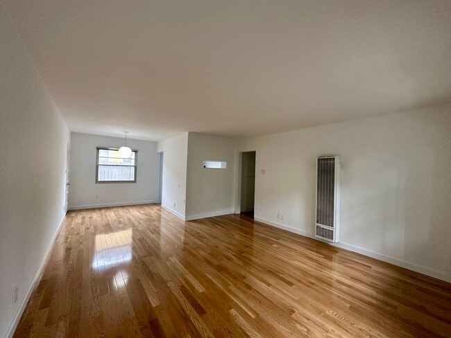 Dining Area - 2357 Griffith Park Blvd