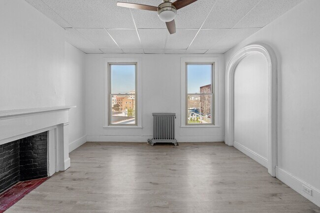 Building Photo - 2182 5th Ave