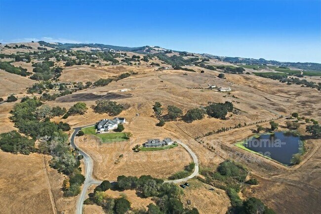 Building Photo - 1453 Oak Springs Ln