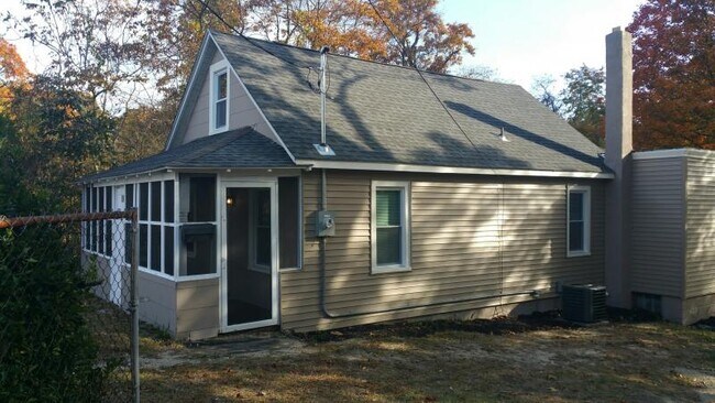 Building Photo - 596 Berlin Rd