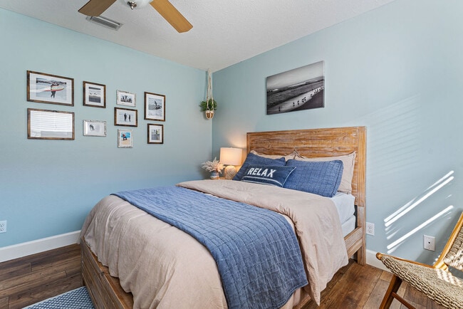 Building Photo - 6611 Surfside Blvd