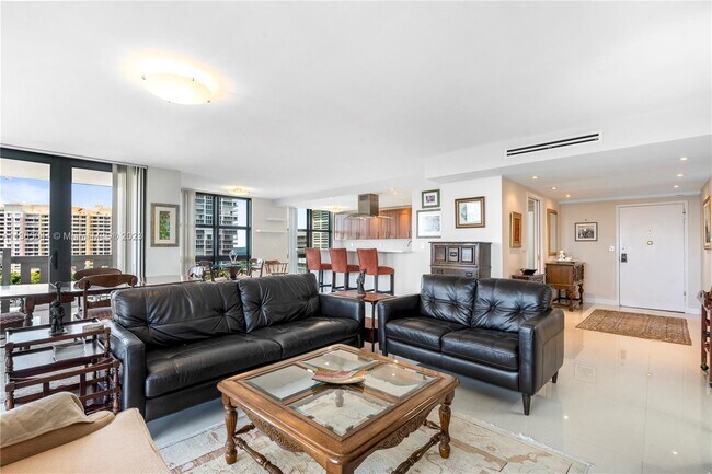 Foto del edificio - 1121 Crandon Blvd