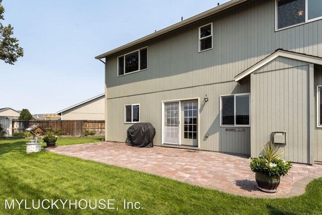 Building Photo - 4 br, 3 bath House - 2253 NW Oak Court