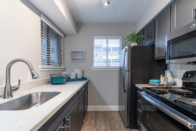Interior Photo - Flintridge Apartments