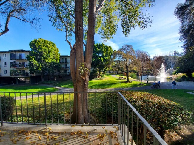 Foto del edificio - 934 Peninsula Ave