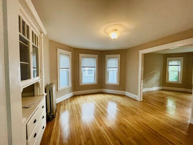 Building Photo - 28 Rose St