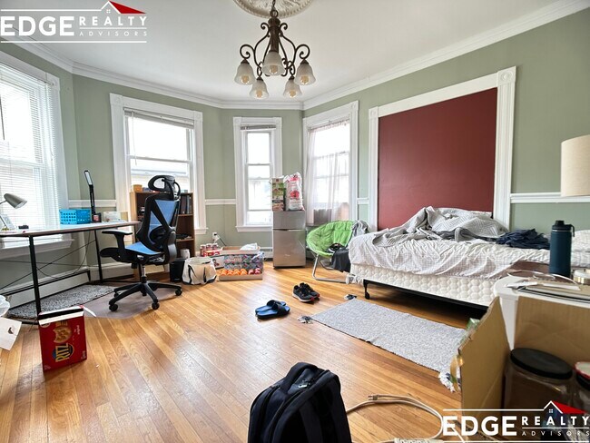 Building Photo - 33 Bayard St