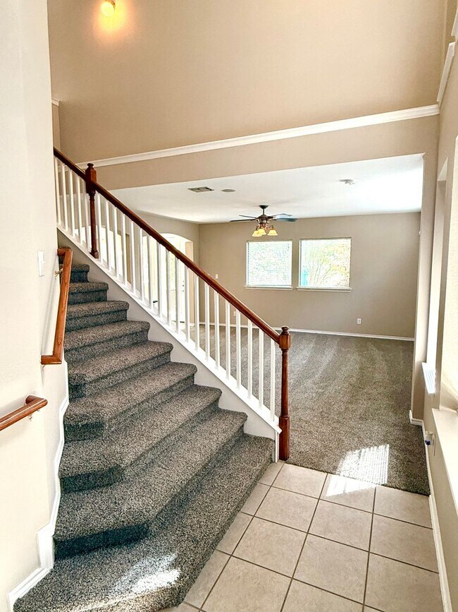 Foto del edificio - 2-Story 3 Bedroom / 2.5 Bath Home In Stone...