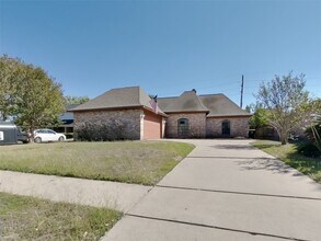 Building Photo - 7411 Las Brisas Dr Building Photo - 7411 Las Brisas Dr