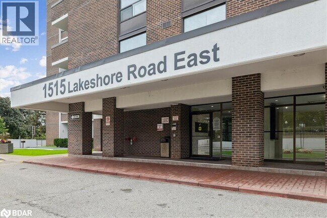 Photo du bâtiment - 1515 Lakeshore Rd E