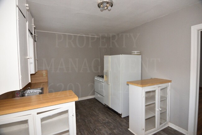 Building Photo - 1 bed, 1 bath rental unit close to schools...