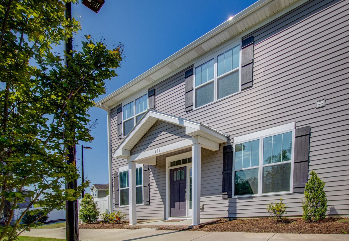 Primary Photo - Newer Construction, 3 Bedroom, 2.5 Bath To...