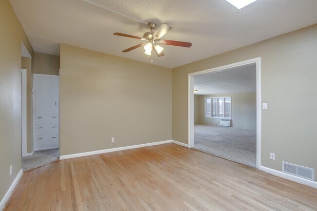 Building Photo - Great 3/3 with lots of Space for Entertaining