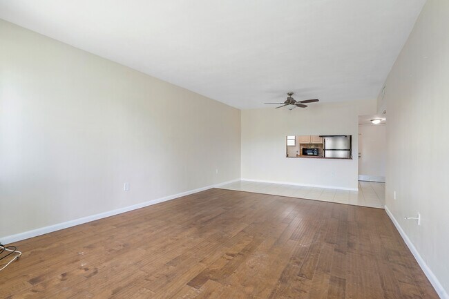 Foto del edificio - 2760 Banyan Rd