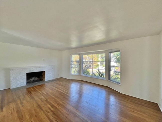 Foto del edificio - Charming West LA Home!