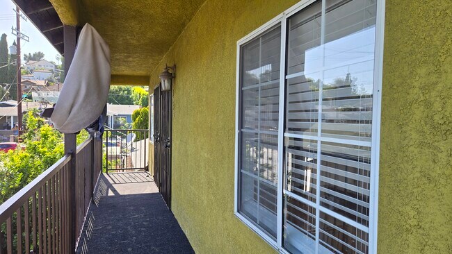 Foto del edificio - 3554 Locke Ave