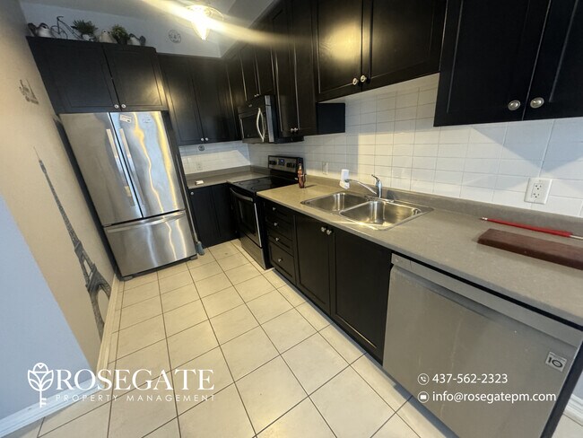 Building Photo - Spacious 3+1 Bedroom Freehold Townhouse with Garage & Fenced Backyard in Brampton