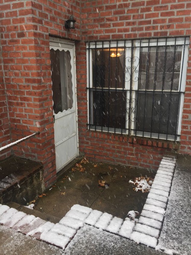 Primary Photo - 225-24 109th Ave