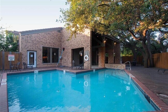 Building Photo - 8888 Tallwood Dr
