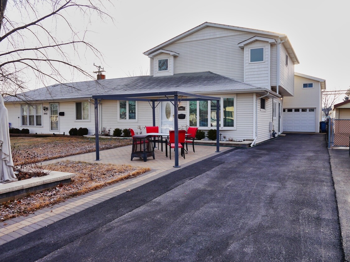 Primary Photo - 8903 S Beck Pl